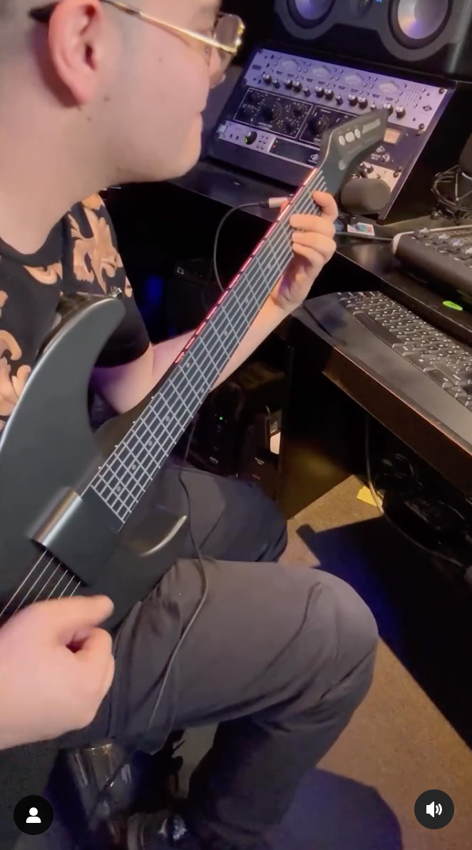Aeroband MIDI Guitar丨A Guitar-Shaped MIDI Controller for Creative ...